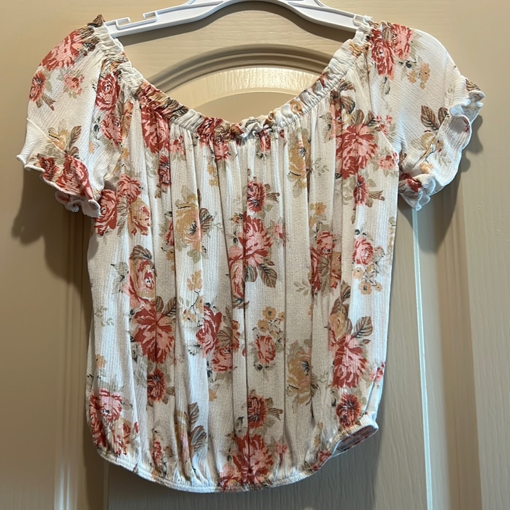 Pair of mid cropped tops